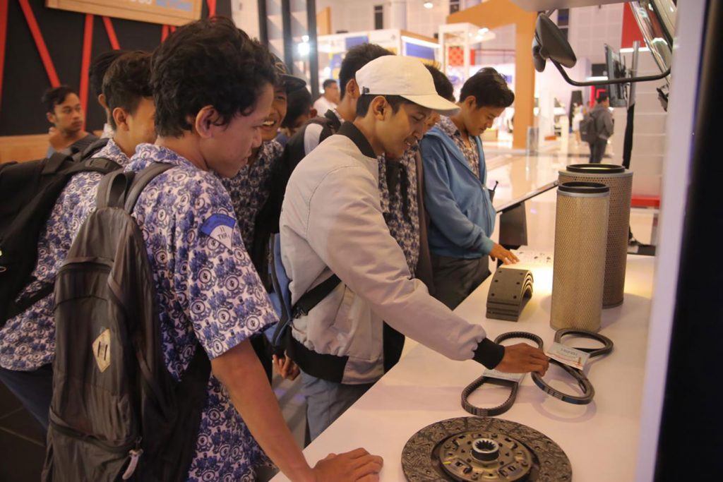 Cari Tahu Lebih Banyak Tentang Dunia Otomotif di GIIAS Surabaya 2020