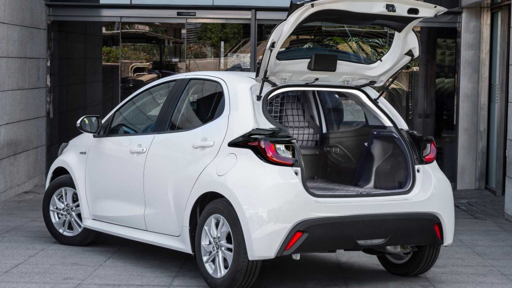 Toyota Hadirkan Yaris ECOVan, Kendaraan Kargo Mini yang Canggih