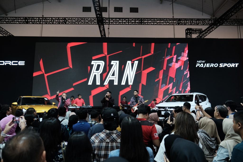 BERBAGAI PERTUNJUKAN ARTIS MENAMBAH KEMERIAHAN AKHIR PEKAN PAMERAN GIIAS 2024